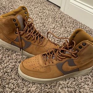 NWOT NIKe Air High Tip Suede